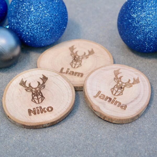 Weihnachten 5er-Set Moderne Tischkarten für Weihnachten “Polygon-Hirsch” als Baumscheibe- Platzkarten Namensschilder