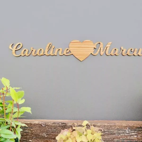 Schriftzug aus Holz mit deinen Wunschnamen & Herz Dekoration Schriftzug aus Holz mit deinen Wunschnamen & Herz