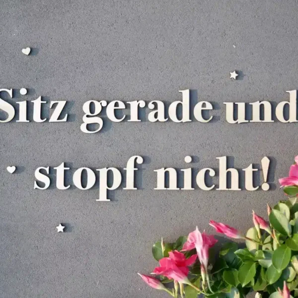 Schriftzug Sitz gerade und stopf nicht! – Holz 90cm Bestseller Schriftzug Sitz gerade und stopf nicht! – Holz 90cm