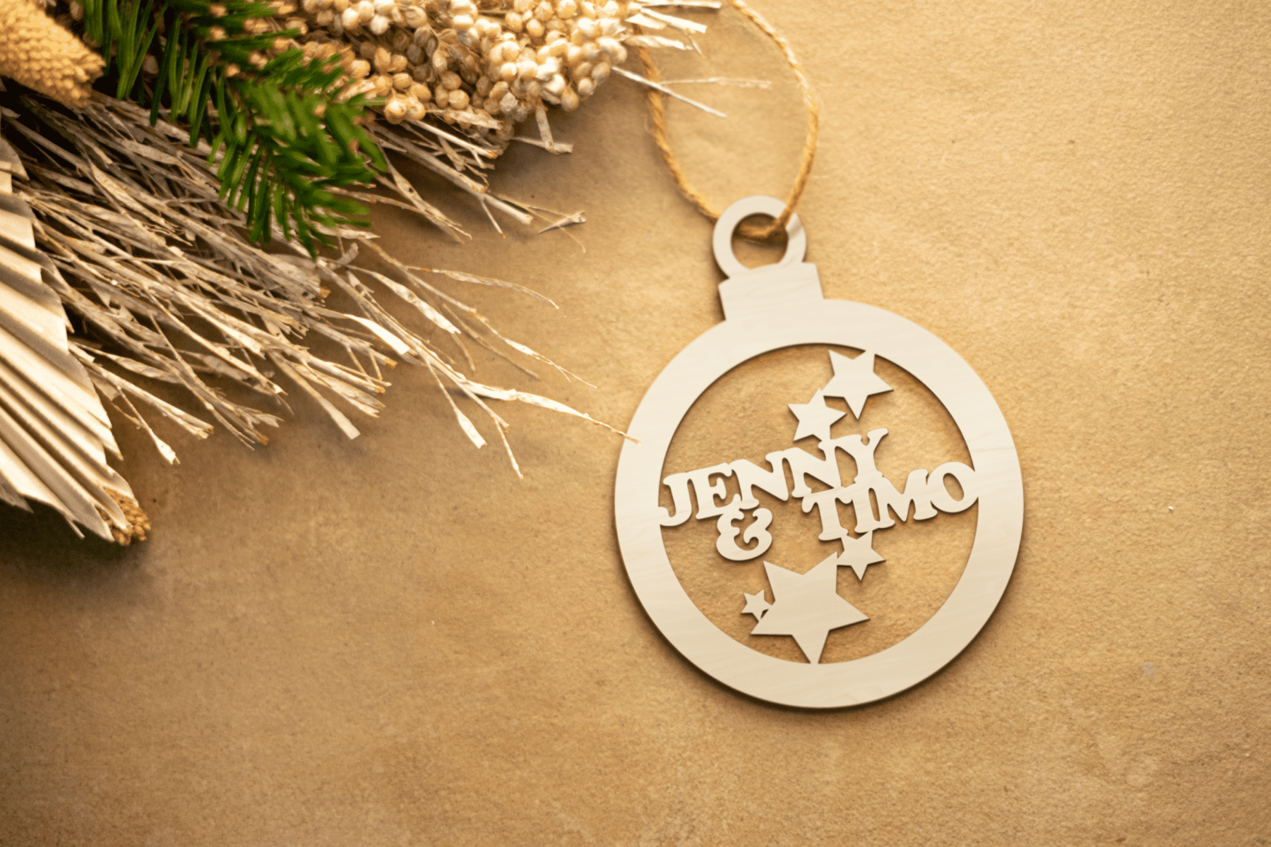 Weihnachten Weihnachtskugel mit Namen in Wunschfarbe– Kugel mit Sternen – Christbaumkugel Christbaumschmuck Weihnachtsbaumkugel