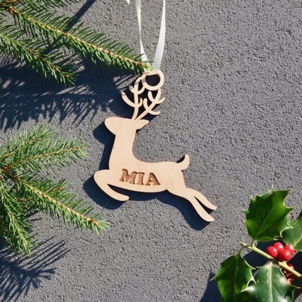 Weihnachten Weihnachtskugel mit Namen in Wunschfarbe– Rentier – Christbaumkugel Christbaumschmuck Weihnachtsbaumkugel