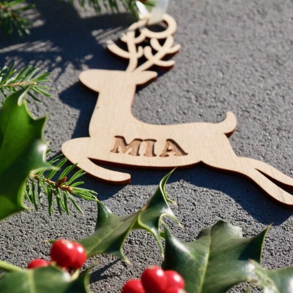 Weihnachten Weihnachtskugel mit Namen in Wunschfarbe– Rentier – Christbaumkugel Christbaumschmuck Weihnachtsbaumkugel