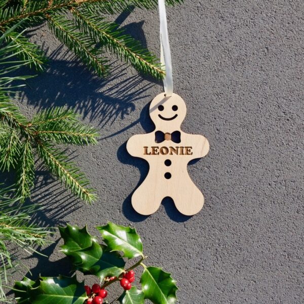 Weihnachten Weihnachtskugel mit Namen in Wunschfarbe – Lebkuchen-Männchen – Christbaumkugel Christbaumschmuck Weihnachtsbaumkugel