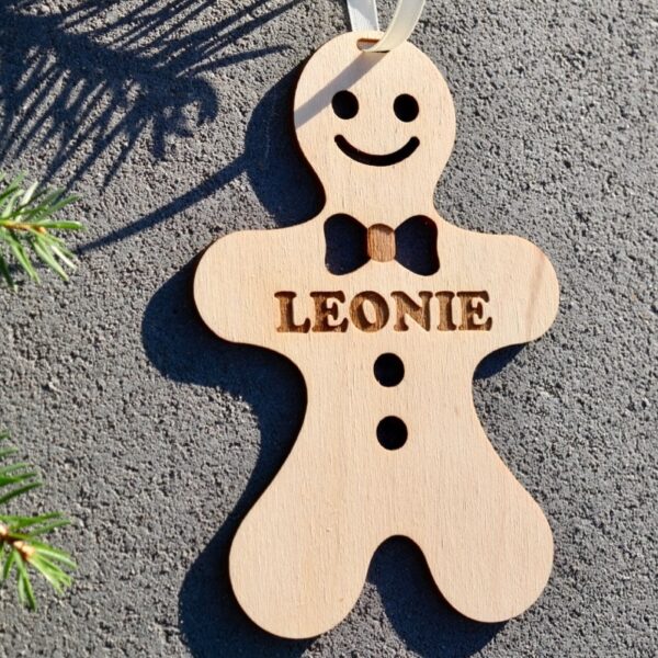 Weihnachten Weihnachtskugel mit Namen in Wunschfarbe – Lebkuchen-Männchen – Christbaumkugel Christbaumschmuck Weihnachtsbaumkugel