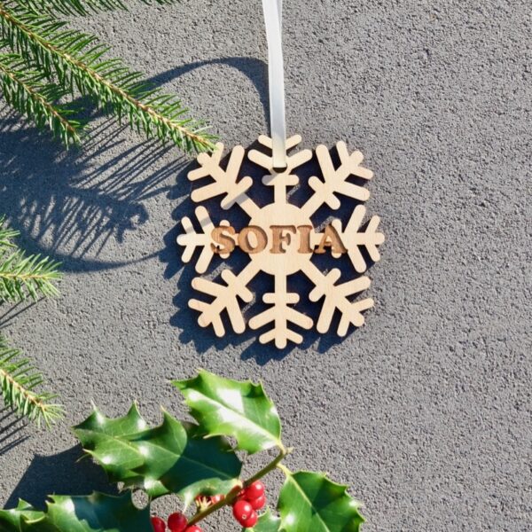Weihnachten Weihnachtskugel mit Namen in Wunschfarbe– Schneeflocke – Christbaumkugel Christbaumschmuck Weihnachtsbaumkugel