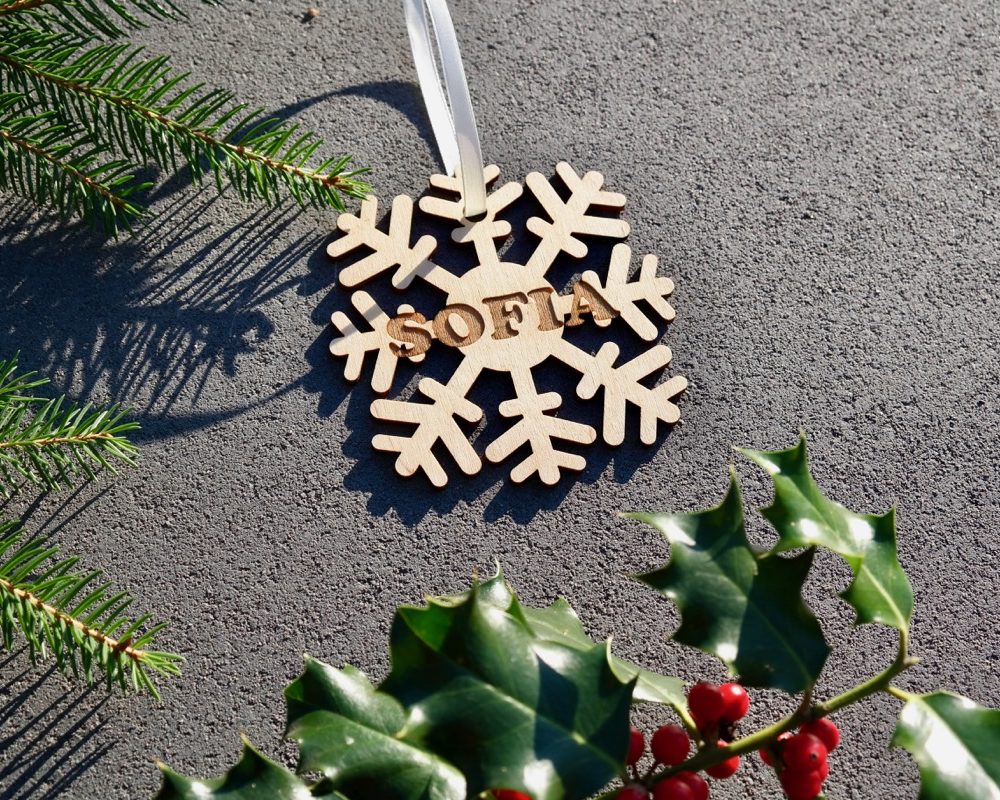 Weihnachten Weihnachtskugel mit Namen in Wunschfarbe– Schneeflocke – Christbaumkugel Christbaumschmuck Weihnachtsbaumkugel