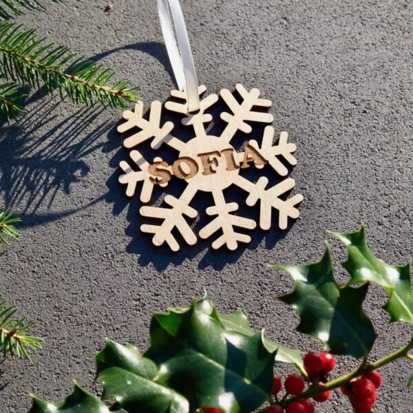 Weihnachten Weihnachtskugel mit Namen in Wunschfarbe– Schneeflocke – Christbaumkugel Christbaumschmuck Weihnachtsbaumkugel