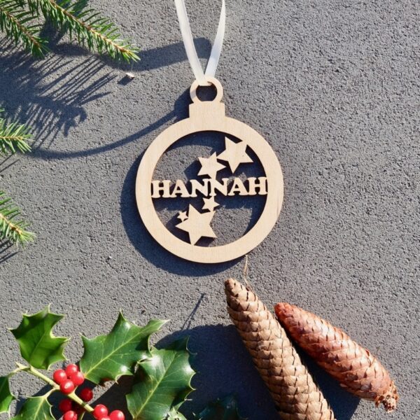 Weihnachten Weihnachtskugel mit Namen in Wunschfarbe– Kugel mit Sternen – Christbaumkugel Christbaumschmuck Weihnachtsbaumkugel