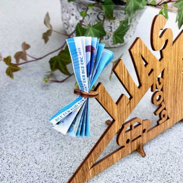 Einschulung <b>Geldgeschenk Einschulung</b> Schultüte aus Holz mit Auto-Motiv