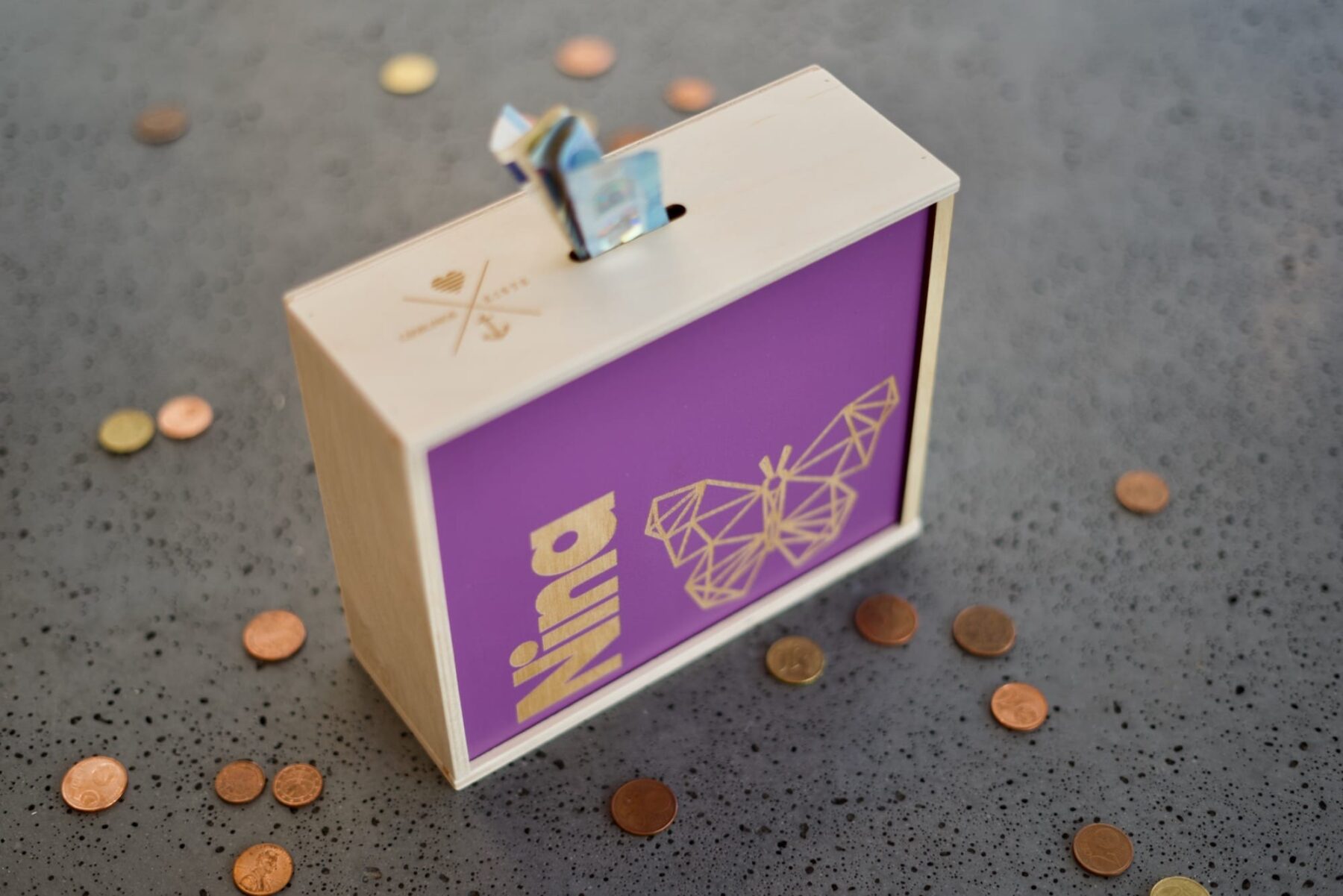 Spardosen für Kinder Lieblingskiste: Spardose mit Wunschname für Kinder Polygon-Design