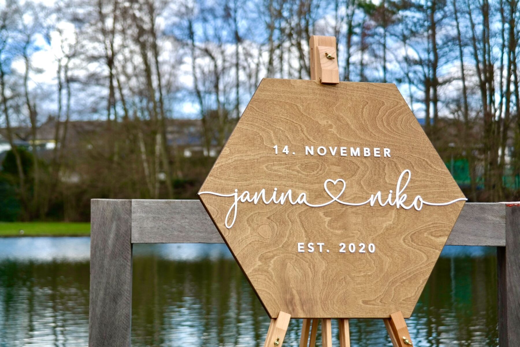 Hexagon Gästebuch aus Holz