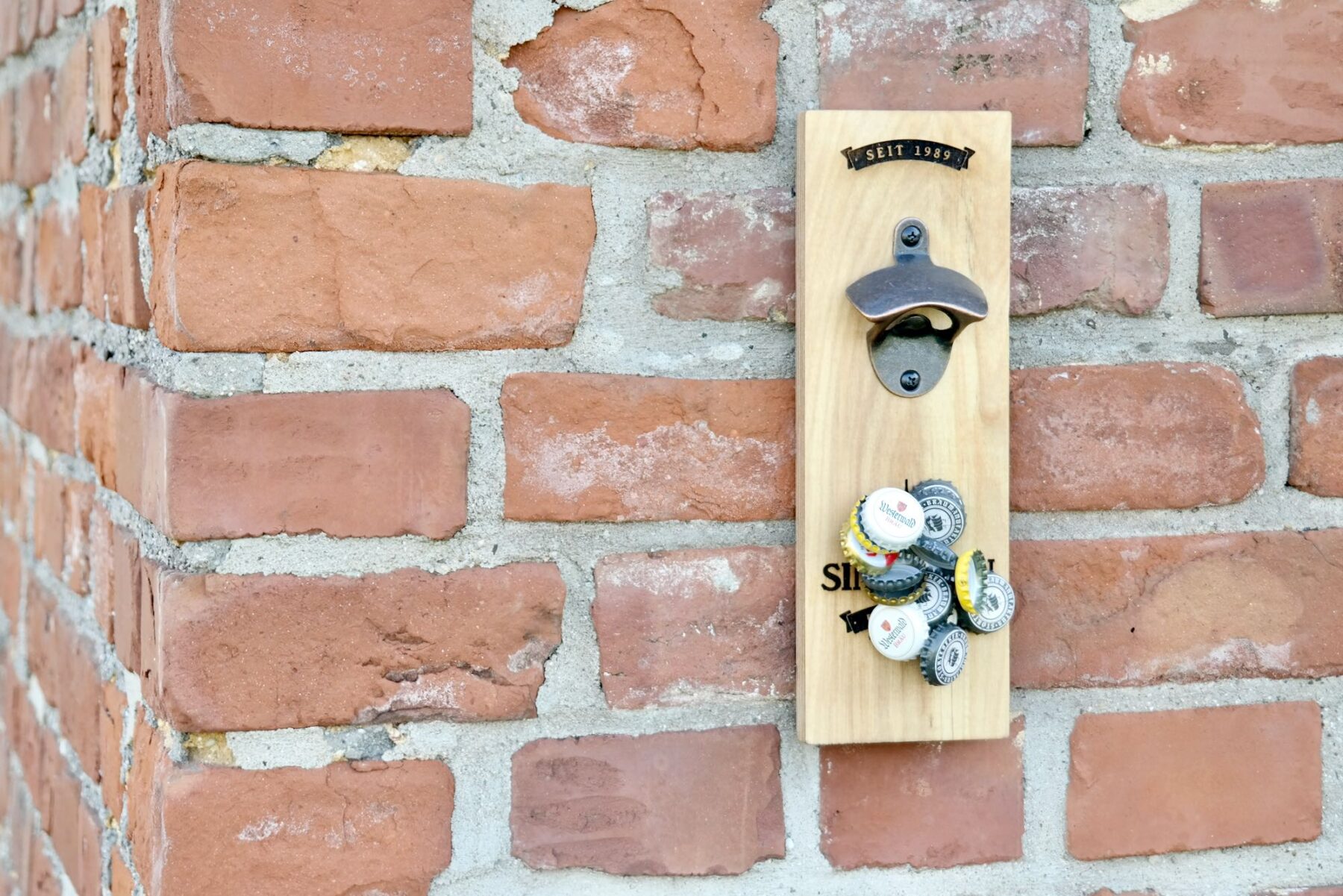 Wand-Flaschenöffner mit Supermagnet