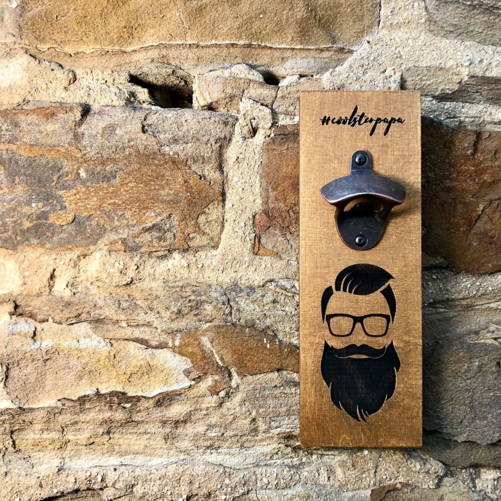 Vatertag Personalisierter Wand-Flaschenöffner “Coolster Papa” aus Holz mit Supermagnet