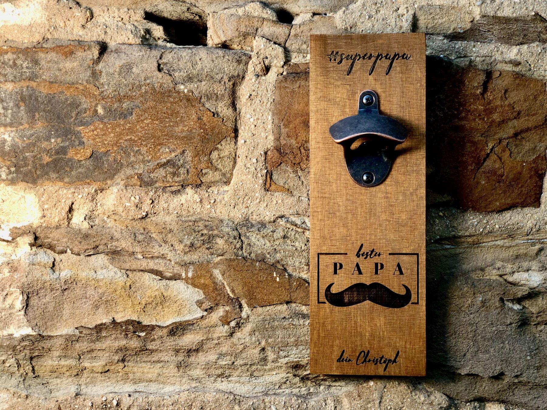 Vatertag Personalisierter Wand-Flaschenöffner “Bester Papa” aus Holz mit Supermagnet