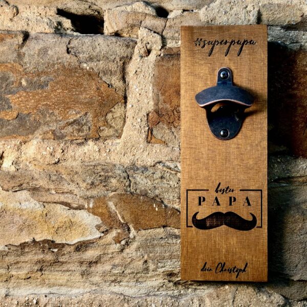 Vatertag Personalisierter Wand-Flaschenöffner “Bester Papa” aus Holz mit Supermagnet