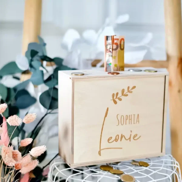 Einschulung Lieblingskiste: Spardose aus Holz für Kinder mit zwei Vornamen “Blätter”