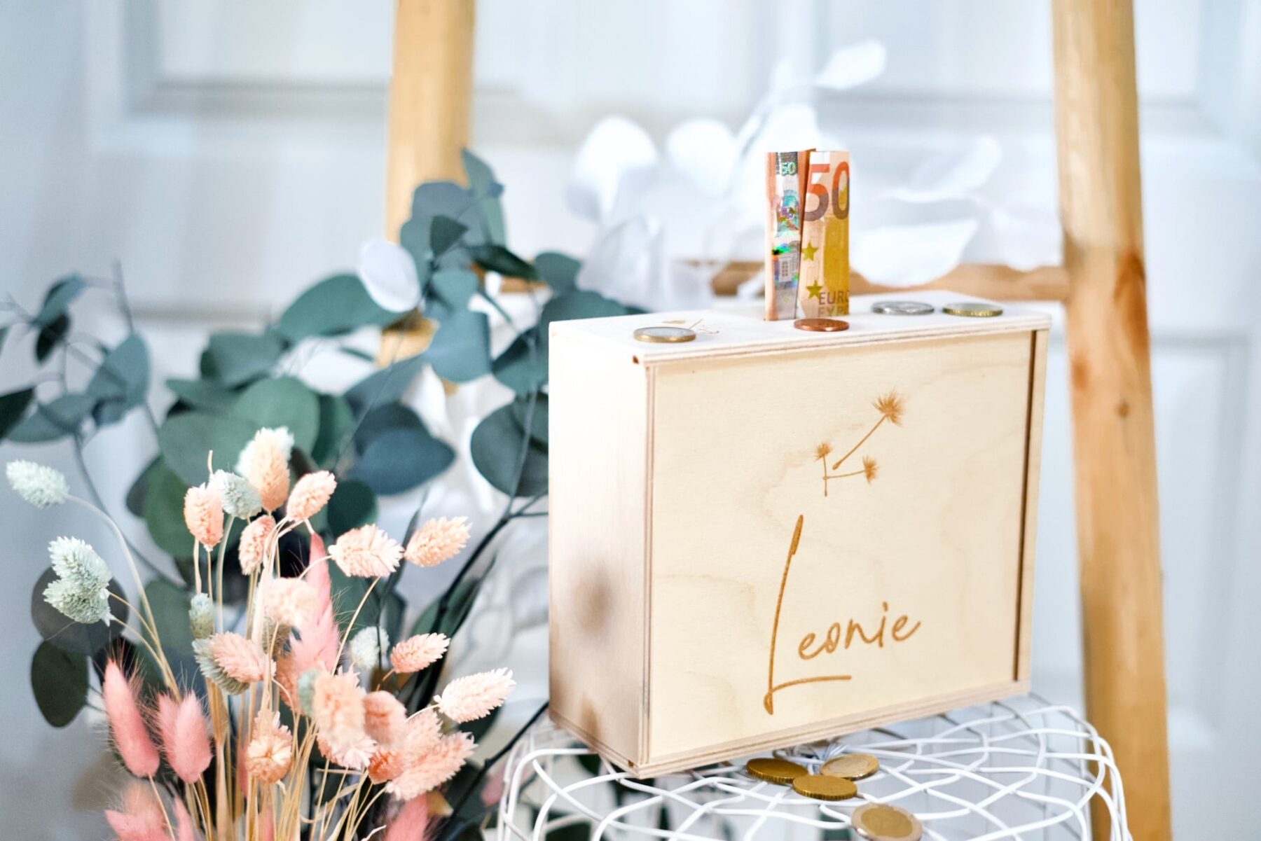 Spardosen für Kinder Lieblingskiste: Spardose aus Holz für Kinder mit Name “Pusteblume”