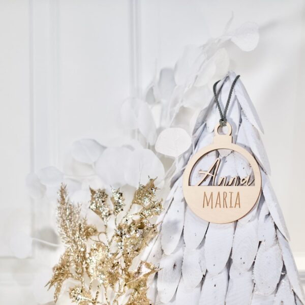 Weihnachten Weihnachtskugel für zwei Vornamen in Wunschfarbe – Christbaumkugel Christbaumschmuck Weihnachtsbaumkugel mit Makramee-Band