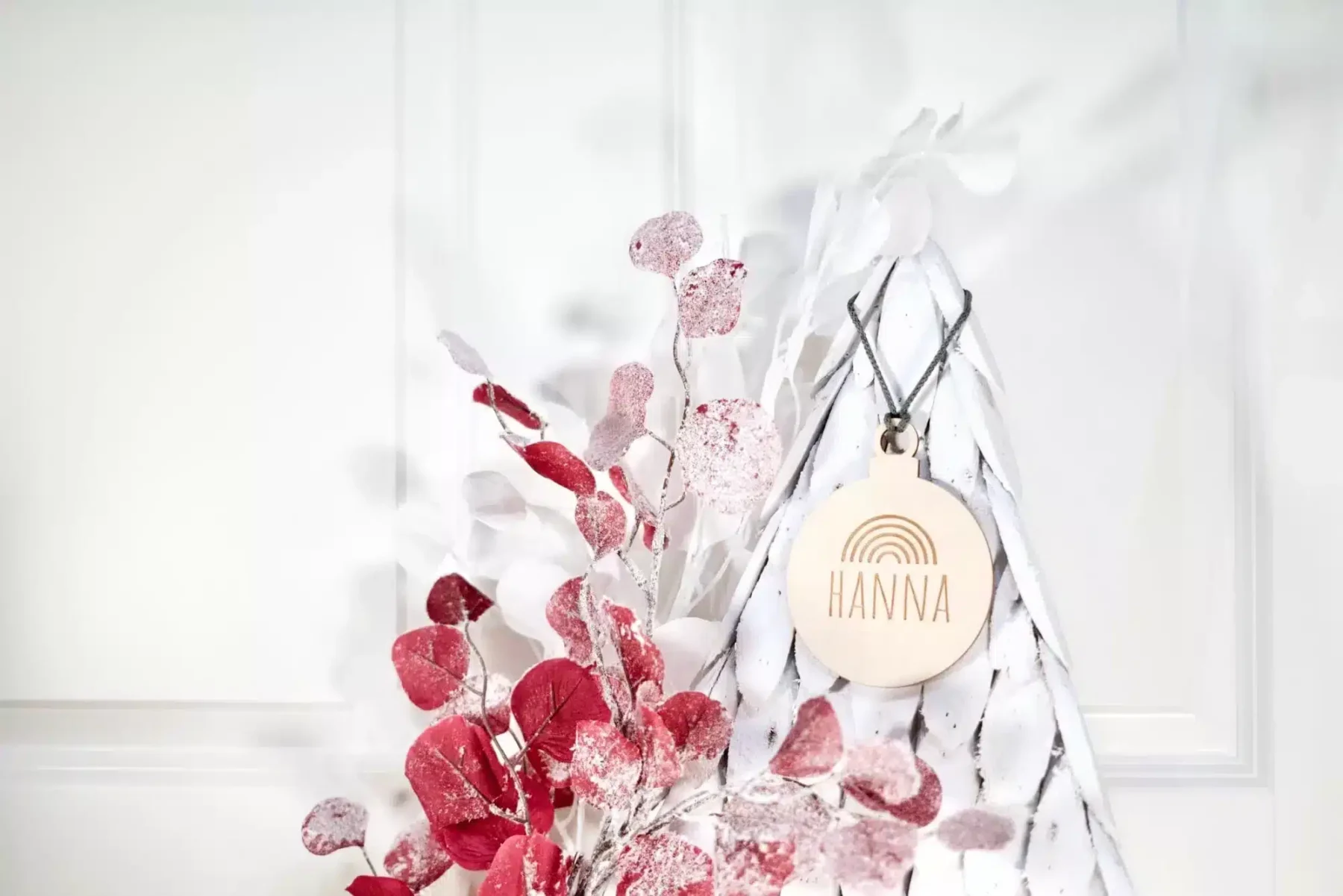 Weihnachten Weihnachtskugel Regenbogen mit Namen in Wunschfarbe – Christbaumkugel Christbaumschmuck Weihnachtsbaumkugel mit Makramee-Band