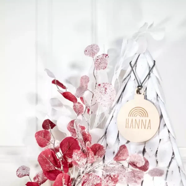 Weihnachten Weihnachtskugel Regenbogen mit Namen in Wunschfarbe – Christbaumkugel Christbaumschmuck Weihnachtsbaumkugel mit Makramee-Band