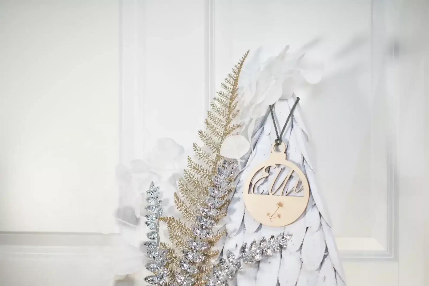 Weihnachten Weihnachtskugel Pusteblume mit Namen in Wunschfarbe – Christbaumkugel Christbaumschmuck Weihnachtsbaumkugel mit Makramee-Band