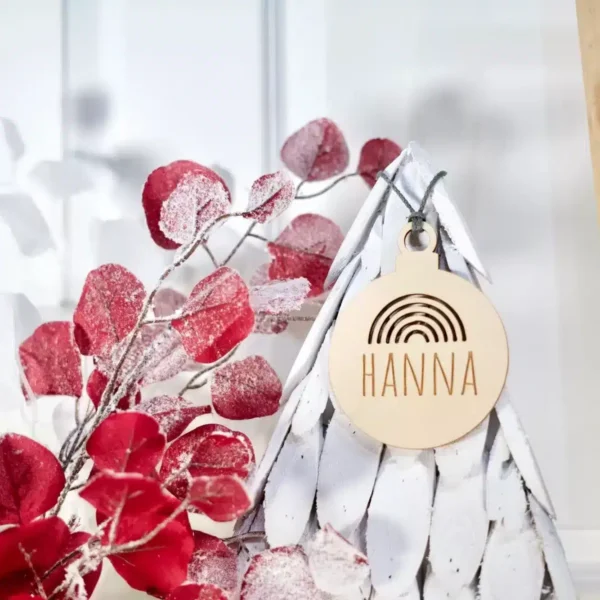 Weihnachten Weihnachtskugel Regenbogen mit Namen in Wunschfarbe – Christbaumkugel Christbaumschmuck Weihnachtsbaumkugel mit Makramee-Band