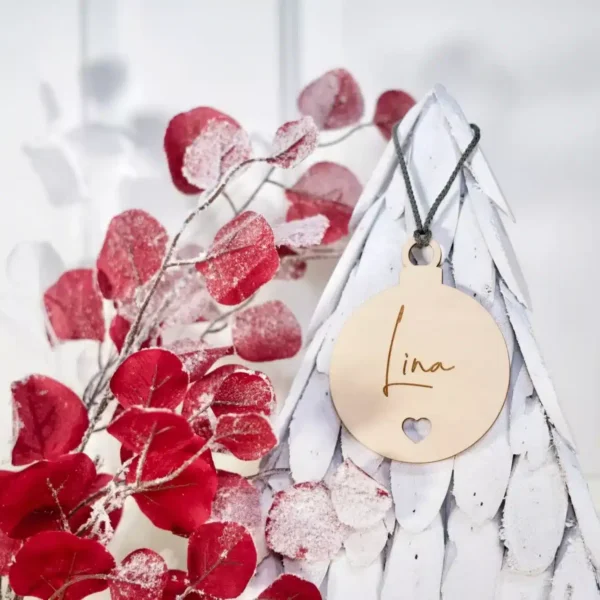 Weihnachten Weihnachtskugel Herz mit Namen in Wunschfarbe – Christbaumkugel Christbaumschmuck Weihnachtsbaumkugel mit Makramee-Band