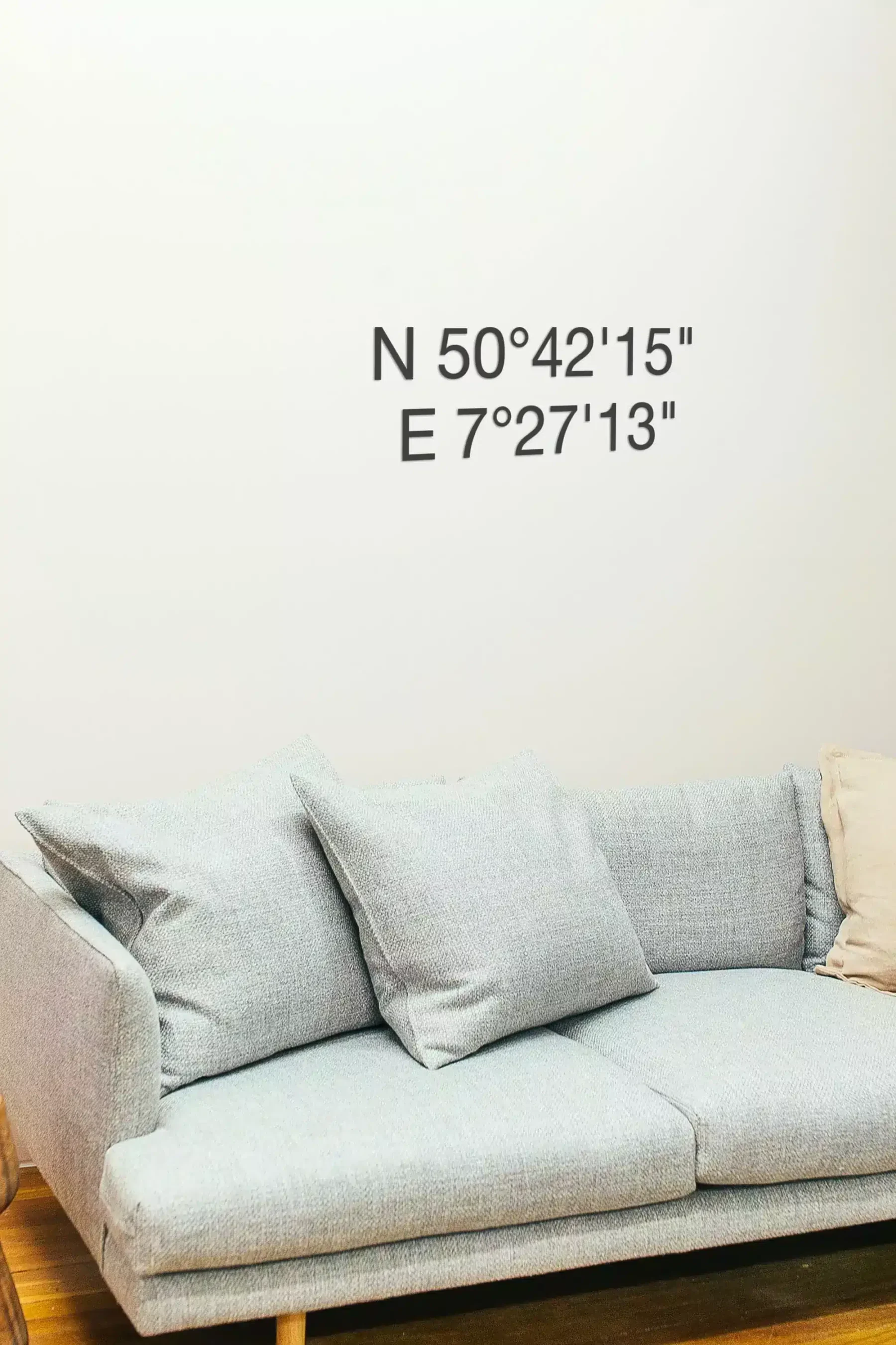 Sprüche aus Holz Koordinaten – Schriftzug aus Holz zum Aufkleben in Wunschfarbe