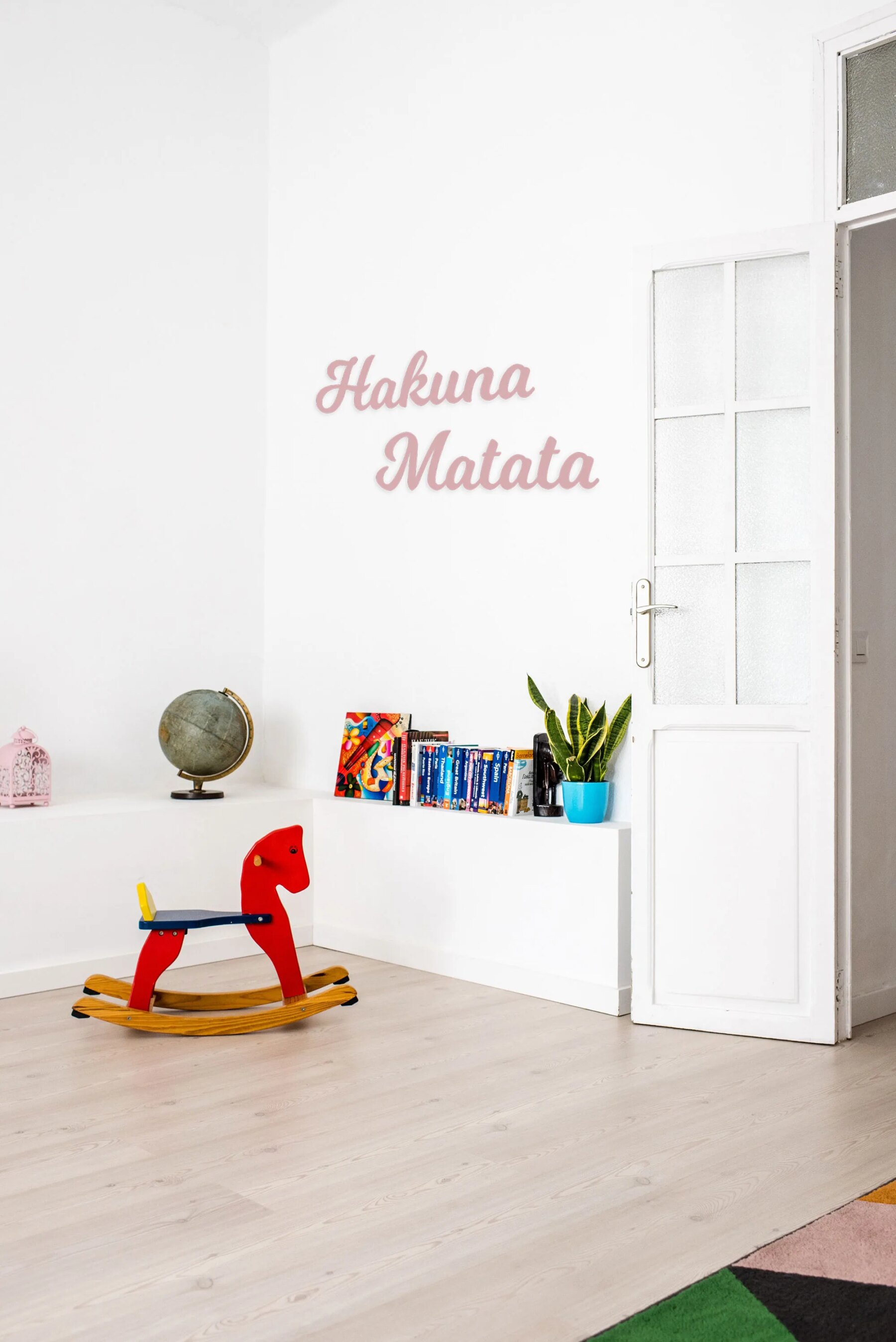 Kinderzimmer Hakuna Matata – Schriftzug aus Holz zum Aufkleben in Wunschfarbe