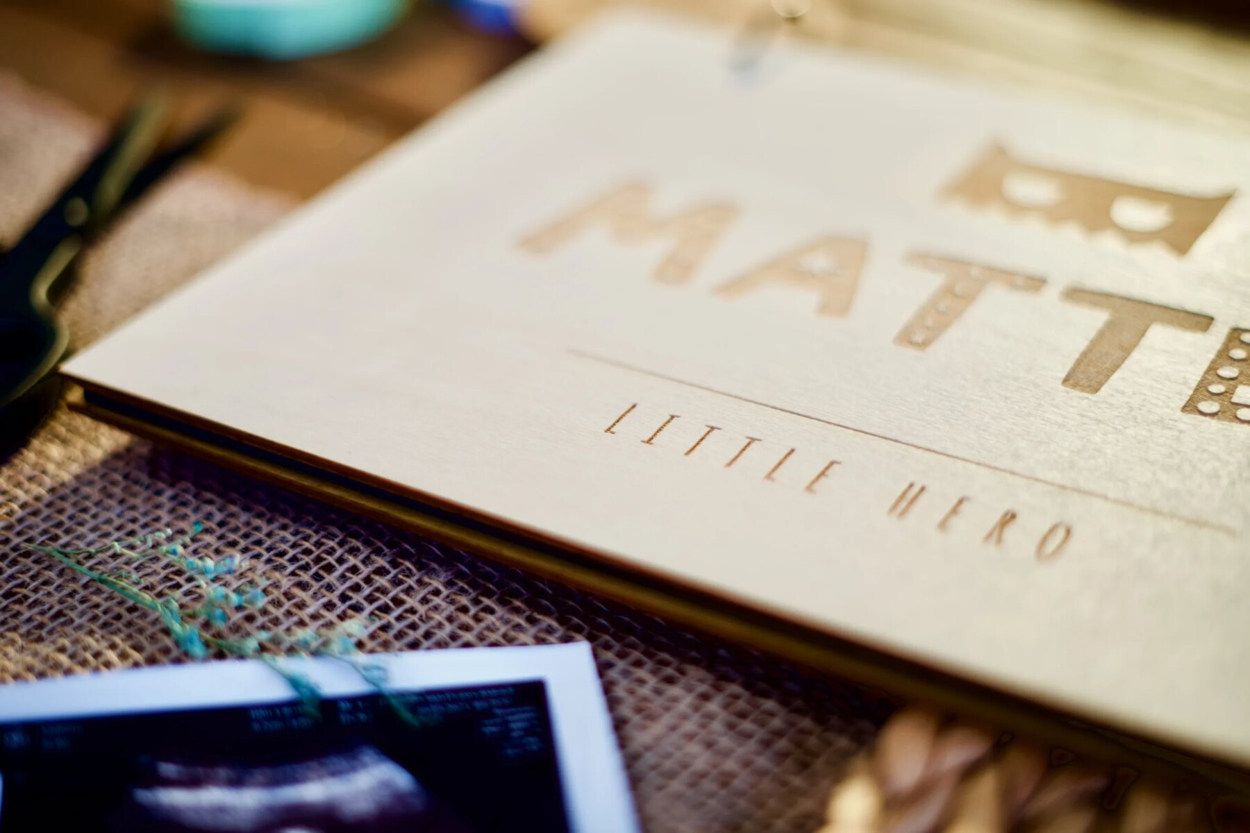 Geburt Erinnerungsbuch zur Geburt Hello / Fotobuch / Fotoalbum A4 aus Holz für Mädchen oder Jungen / Gästebuch für Babyparty / Geburtstag / Taufe