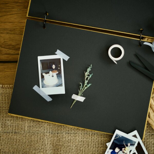 Gästebücher Edles Erinnerungsbuch mit eigenem Motiv / Gästebuch / Fotobuch aus Holz mit eigner Logo-Gravur