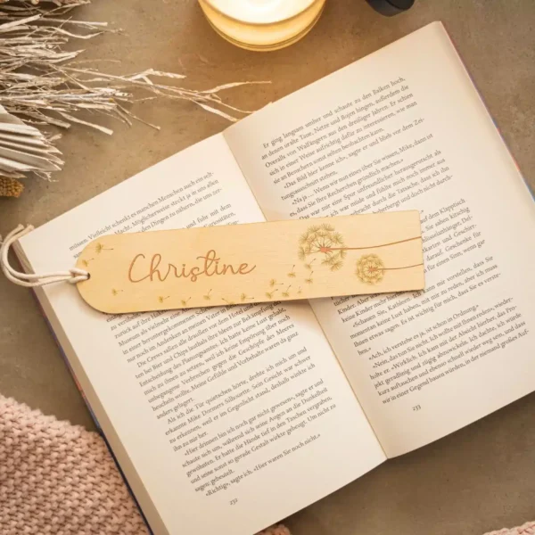 Lesezeichen Holz Personalisiertes Lesezeichen “Pusteblume” aus Holz mit Name