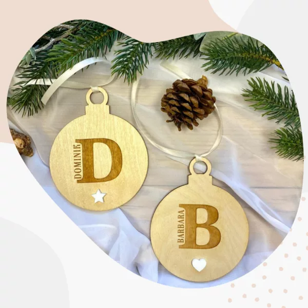 Feiertage Personalisierte 3D-Weihnachtskugel aus Holz mit Acryl – Weihnachtsschmuck – Christbaumschmuck – Weihnachtsanhänger mit Initialen