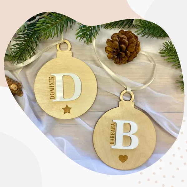 Feiertage Personalisierte 3D-Weihnachtskugel aus Holz mit Acryl – Weihnachtsschmuck – Christbaumschmuck – Weihnachtsanhänger mit Initialen
